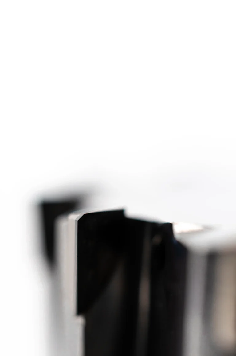 Nahaufnahme einer Schlüsselspitze mit unscharfem Hintergrund.